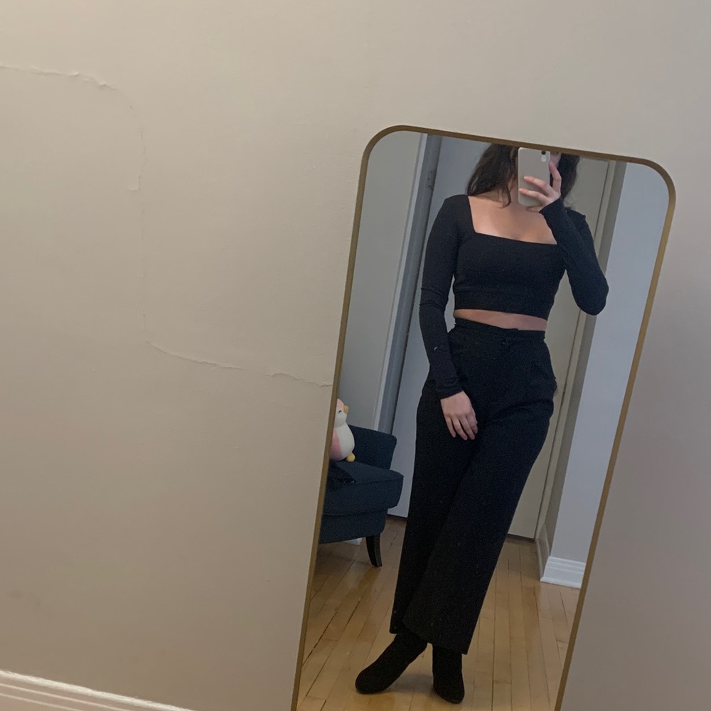 Aritzia Babaton Black Cropped Top